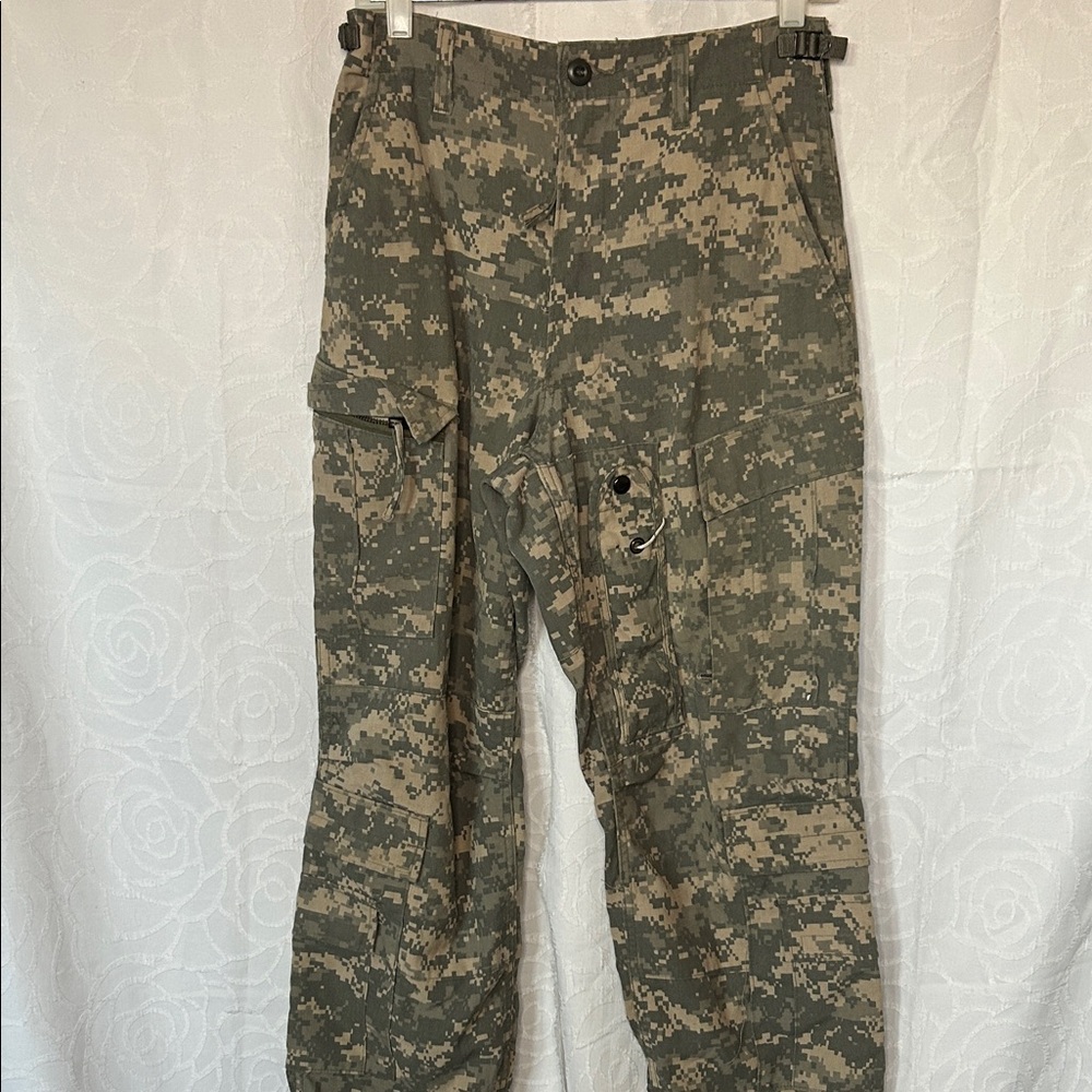 Men's Military Cargo Pants in Digital Camouflage. Size Small Regular.